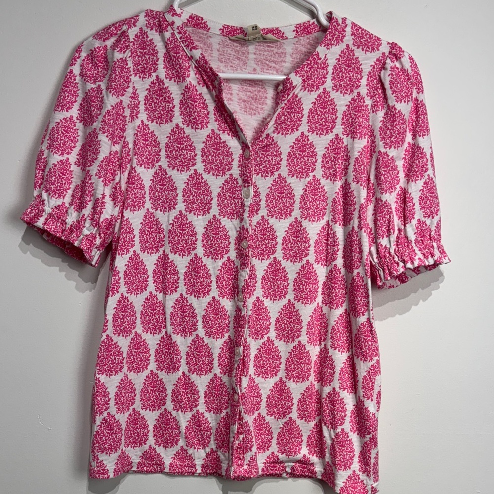Boden Dolly Puff Sleeve Jersey Shirt with a Pink & White Paisley Design.  Size 0